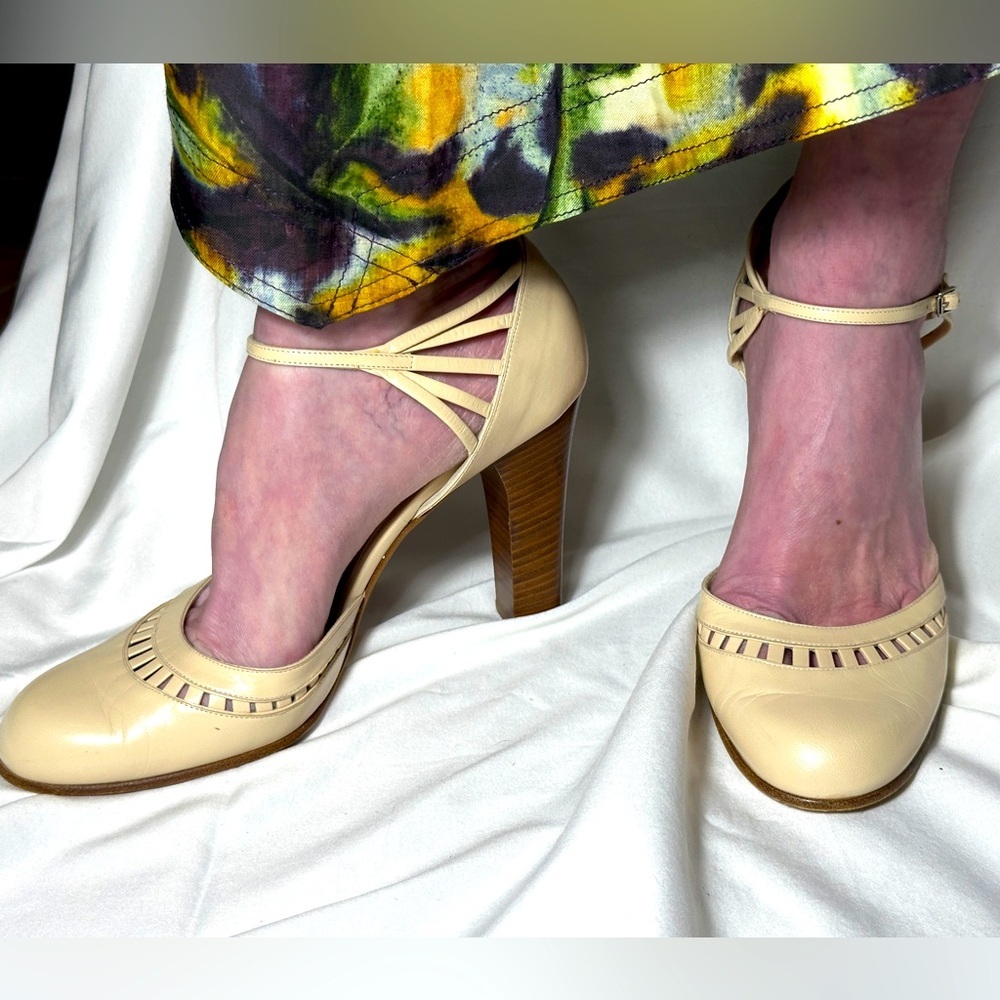 Marc Jacobs Italy Pumps Heels Cream Tan Leather Strappy Shoes Size 8.5 Women’s